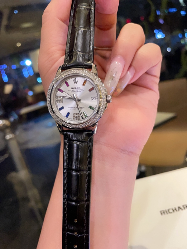 ブランド時計側面デザイン